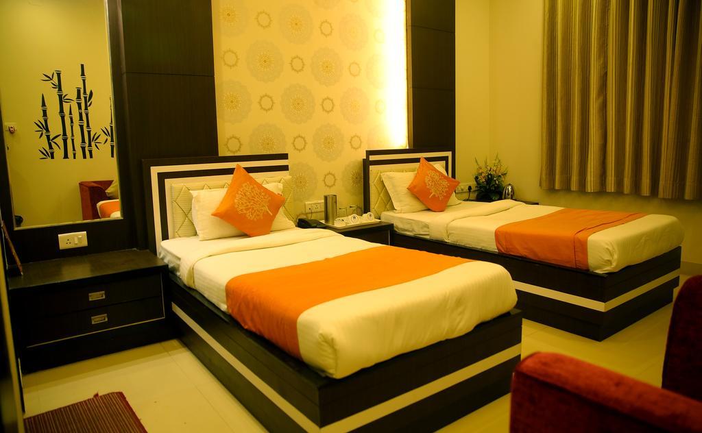 Hotel Rivera Palace Varanasi Exterior foto