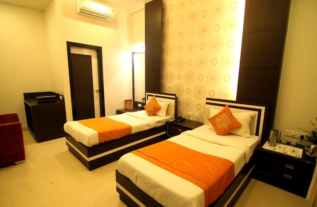 Hotel Rivera Palace Varanasi Exterior foto